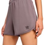 SHORT-MUJER-ADIDAS-ORIGINALS-ESSENTIALS